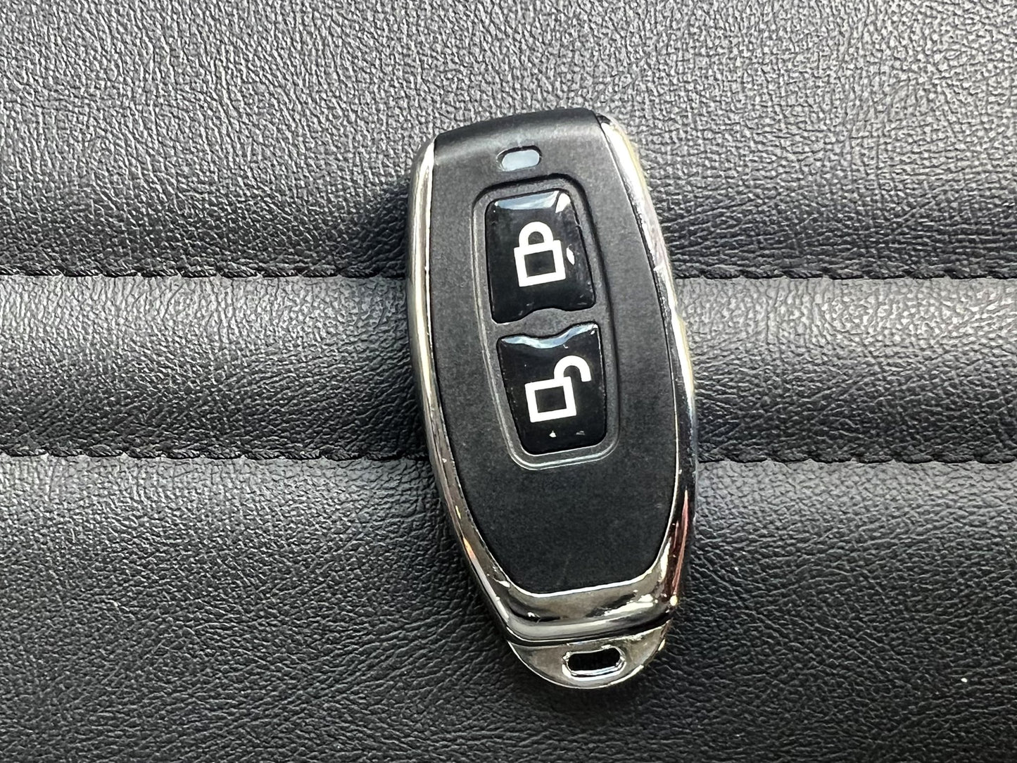 BYD Shark 6 Electric Tonneau Cover - Roll - N - Lock 2024 - 25 - Iron Devil