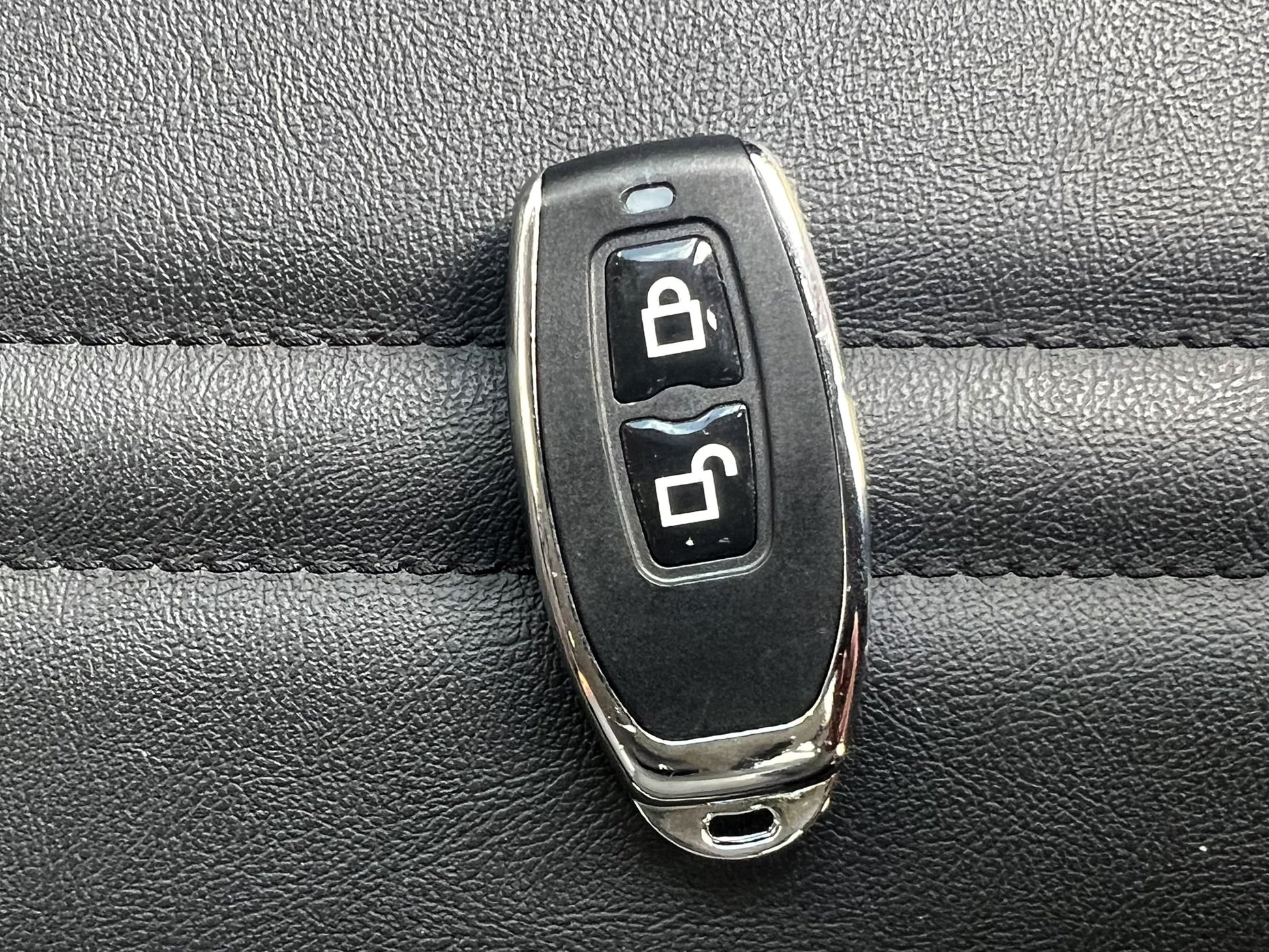 BYD Shark 6 Electric Tonneau Cover - Roll - N - Lock 2024 - 25 - Iron Devil