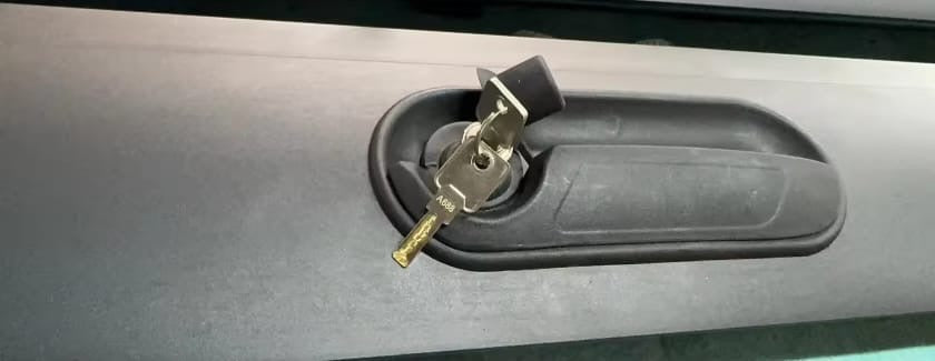 BYD Shark 6 Retractable Aluminium Roller Lid – Waterproof Pickup Tonneau Cover - Iron Devil