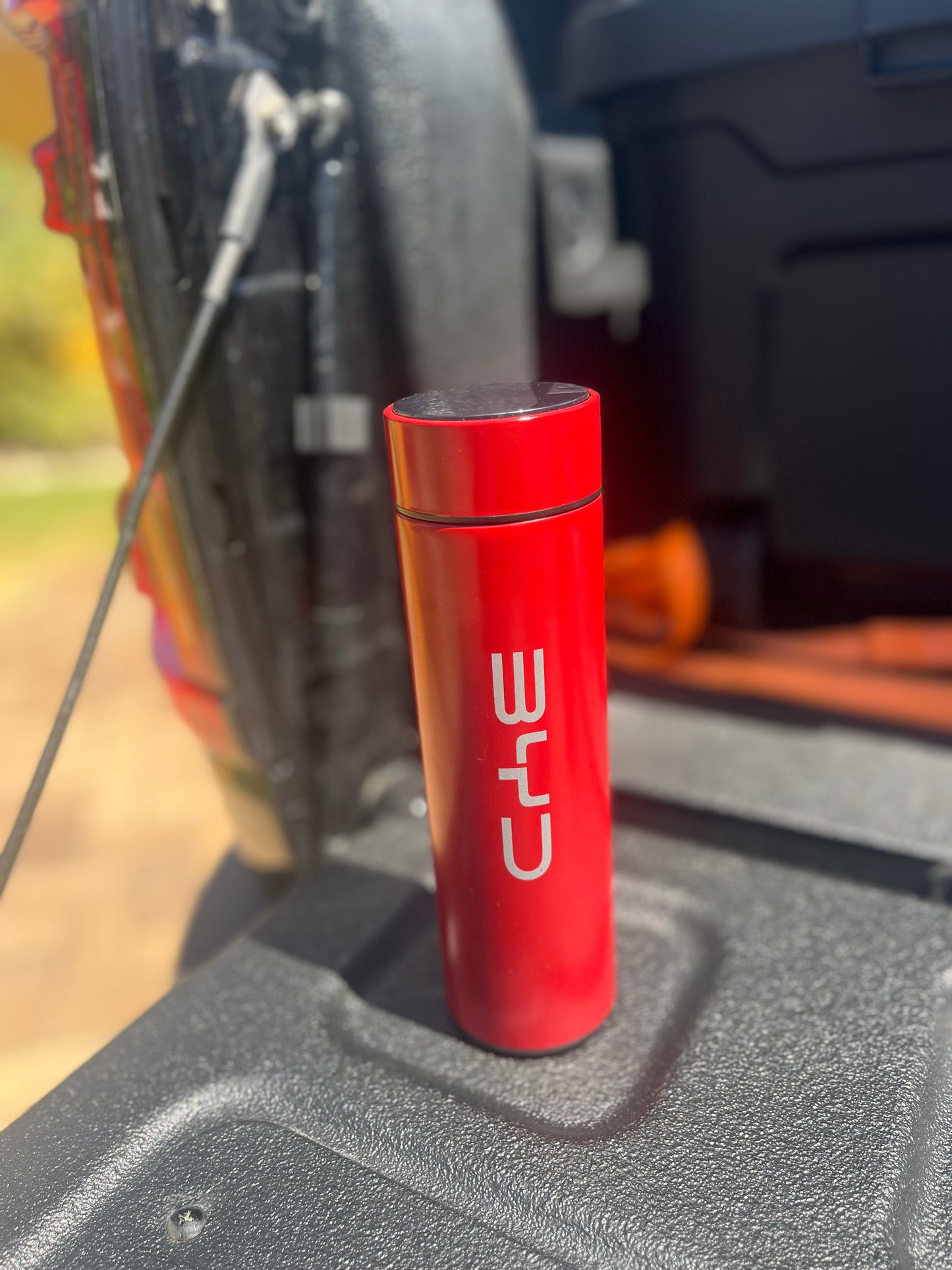 BYD Smart Thermos Bottle – Insulated Stainless Steel Travel Mug with digital temperature display